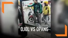 Perseteruan ojek online dan ojek pangkalan di Wonosobo. Ini terjadi karena oknum ojek pangkalan menolak keberadaan ojek online.