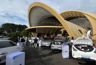 Penyerahan unit Geely EX2 ke konsumen berlangsung di Keong Emas TMII, Jakarta. (Liputan6.com/Septian Pamungkas)
