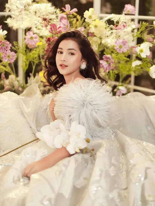 Dengan menyuguhkan senyumnya yang menawan, dalam pemotretan bertajuk 'Gadis Termanis' ini, Sandrinaa sukses mencuri perhatian banyak warganet. (Liputan6.com/IG/fdphotography90)