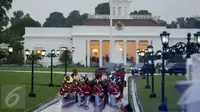 Pasukan musik dan berkuda mengawal ketat iring-iringan kendaraan Raja Salman bin Abdulaziz saat meninggalkan Istana Bogor, Rabu (1/3). (Liputan6.com/Helmi Fithriansyah)