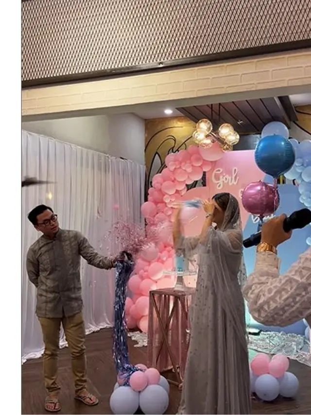 6 Momen Atries Angel Gelar Pengajian 4 Bulanan dan Gender Reveal, Haru Bahagia