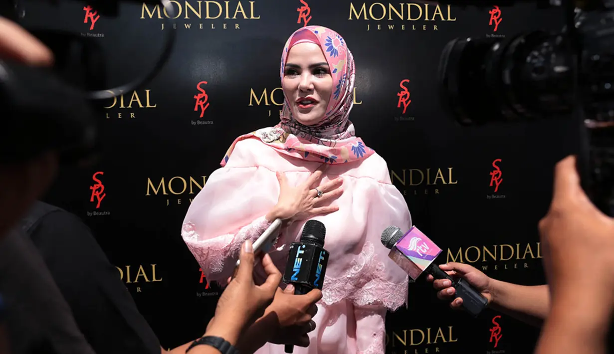 Menurut artis cantik yang sudah menjadi mualaf selama 15 tahun ini mengakui telah menemukan kenikmatan yang berbeda antara bulan Ramadhan dengan bulan-bulan biasa. (Deki Prayoga/Bintang.com)