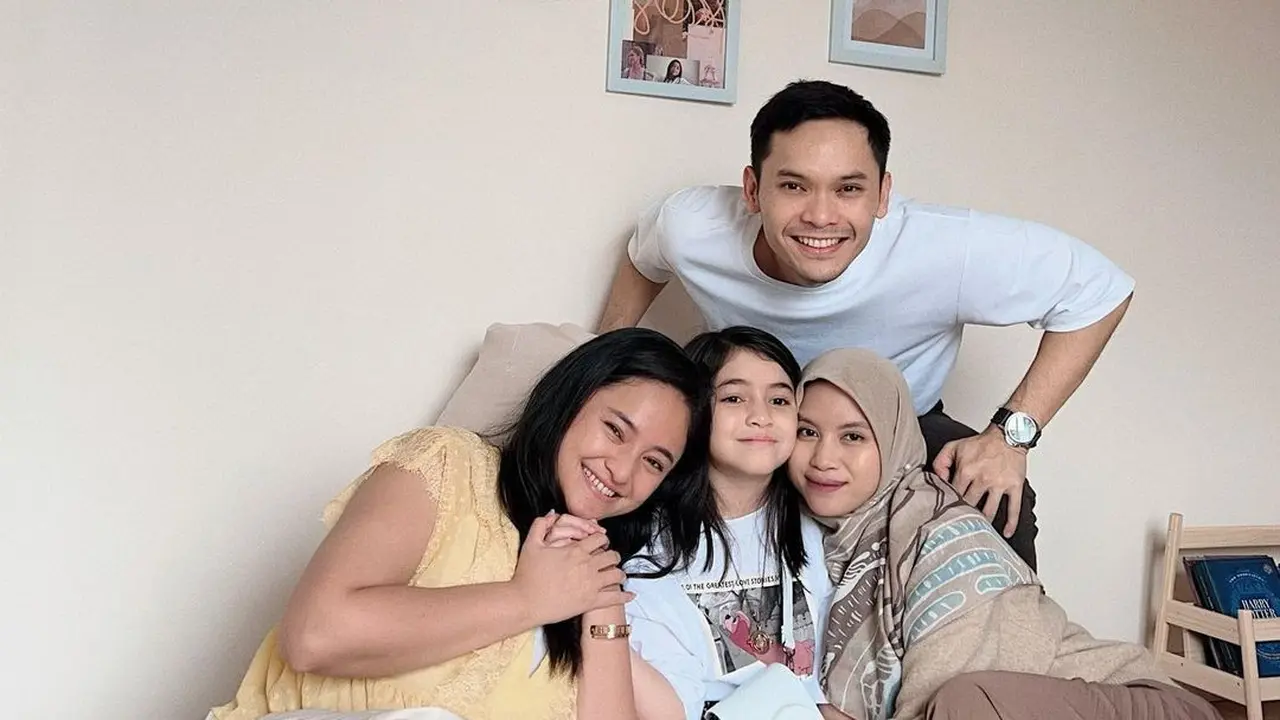 Marshanda dan keluarga baru mantan suami