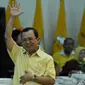 Bakal calon ketua umum Partai Golkar, Priyo Budi Santoso melambaikan tangan saat menghadiri kegiatan sosialisasi Panitia Pengarah Musyawarah Nasional Luar Biasa Partai Golkar di DPP Partai Golkar, Jakarta, Senin (2/5/2016). (Liputan6.com/Johan Tallo)