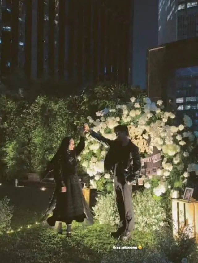 Tampil Romantis, Ini 7 Potret Anniversary Pernikahan Dinda Hauw dan Rey Mbayang ke-3