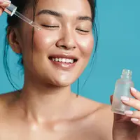 Sebelum mengaplikasikan produk skincare, beberapa hal perlu dicermati dengan baik/copyright shutterstock/Dean Drobot