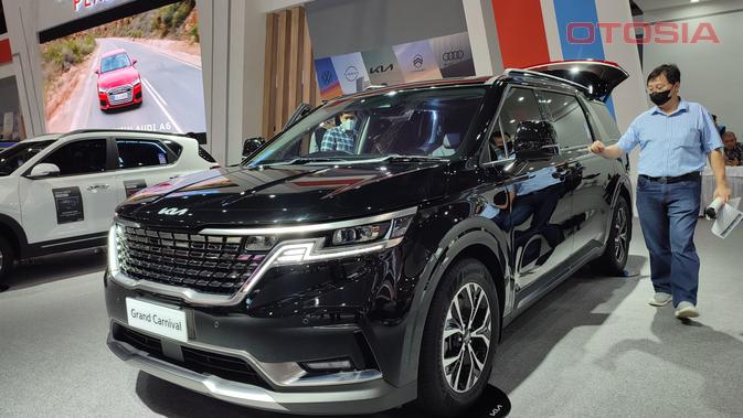 MPV menjadi salah satu segmen mobil yang paling diminati masyarakat Indonesia karena segmen mobil ini memiliki daya tampung yang besar baik untuk penumpang maupun barang.  KIA memperkenalkan Grand Carnival sebagai MPV-nya yang memiliki interior mewah dan mampu memuat banyak orang.