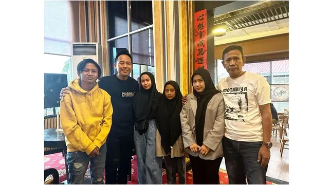 7 Momen Fajar Sad Boy Pulang ke Gorontalo Bareng Denny Cagur, Disambut Heboh