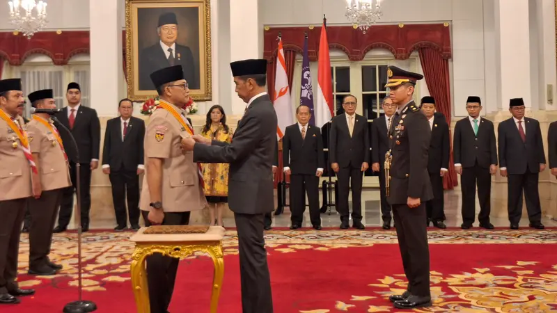 Pengukuhan Pengurus Kwartir Nasional (Kwarnas) Gerakan Pramuka Masa Bakti Tahun 2023-2028 oleh Presiden Joko Widodo (Jokowi) di Istana Negara Jakarta, Jumat (5/4/2024).