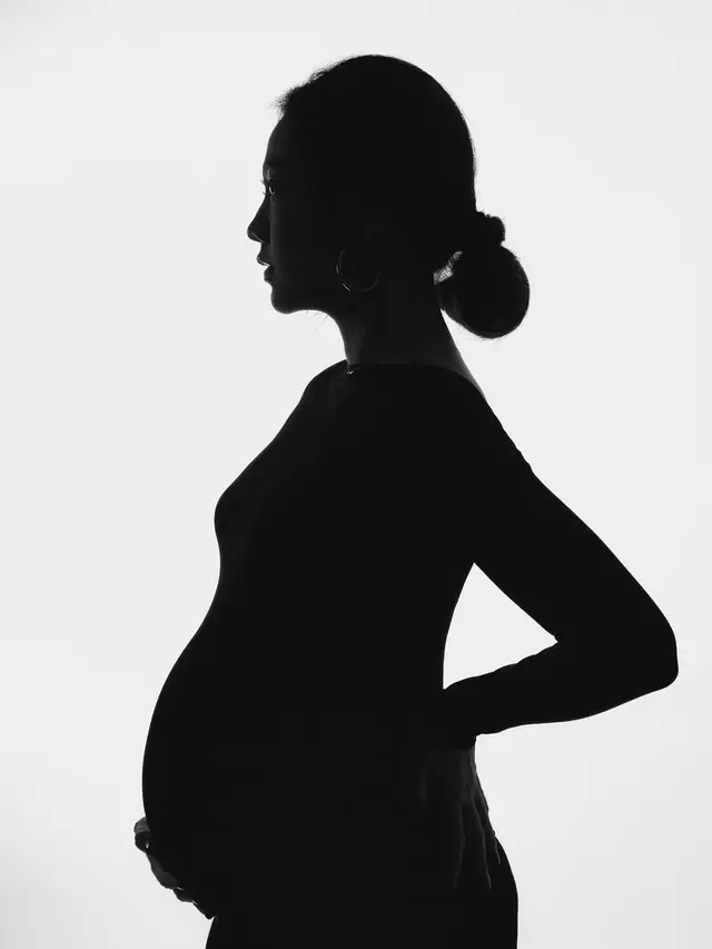 Maternity shoot Shanju eks JKT48 dan Jonatan Christie