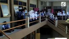 Direktur Jenderal Pendidikan Dasar dan Menengah Kementerian Pendidikan dan Kebudayaan, Hamid Muhammad, mengatakan, sekolah lima hari dalam seminggu dengan lama waktu 8 jam sehari, yang dimulai pada tahun ajaran 2017-2018, akan diberlakukan secara ber...