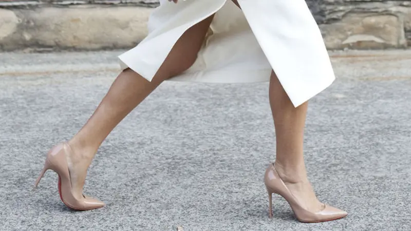 Heels warna clearance nude
