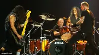 Loket Penukaran Tiket Konser Metallica Dipadati Calon Penonton