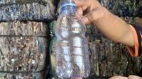 Pemanfaatan sampah plastik di Grobogan, Jawa Tengah. (Foto; Liputan6.com/Felek Wahyu)