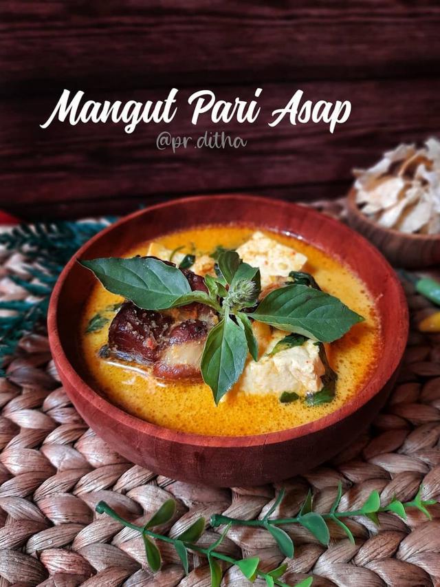 Semangkuk mangut ikan pari asap