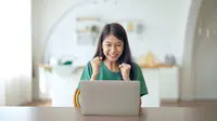 Ilustrasi wanita mencari rumah secara online. (Shutterstock/Monster Ztudio)