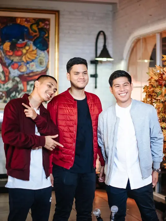 "Sebenarnya saya yakin tak akan ada musisi manapun yang menolak kerjasama dengan Mira dan Riri. Itu yang membuat kami jadi menyumbang lagu buat Mira dan Riri," kata Nino. (Foto: instagram.com/ranforyourlife)