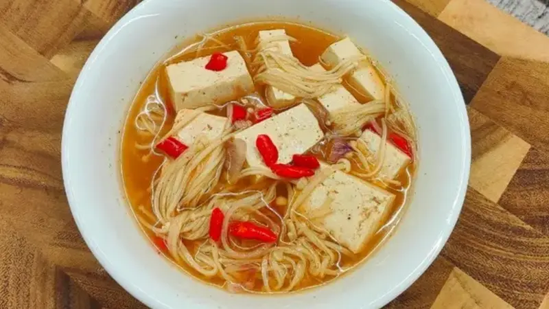 Resep sup tahu jamur enoki. (dok. Cookpad @avitaunaiya)