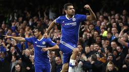 Diego Costa. Striker asal Spanyol yang sejak awal musim 2022/2023 kembali ke Liga Inggris dengan memmperkuat Wolverhampton ini sebelumnya sempat memperkuat Chelsea selama 3,5 musim mulai 2015/2016 hingga tengah musim 2017/2018. Setelah sempat menjadi mesin gol The Blues, pada awal musim 2017/2018 dirinya terlibat konflik dengan pelatih Antonio Conte akibat masalah kebugaran yang membuatnya sama sekali tak dimainkan pada awal musim. Diego Costa akhirnya memilih pergi dari klub pada tengah musim 2017/2018 menuju klub lamanya Atletico Madrid. (AFP/Adrian Dennis)