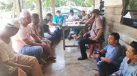 Sejumlah masyarakat Sakai dan anggota kelompok tani di Kabupaten Bengkalis berkumpul karena lahannya diklaim oleh perusahaan masuk HGU. (Liputan6.com/M Syukur)