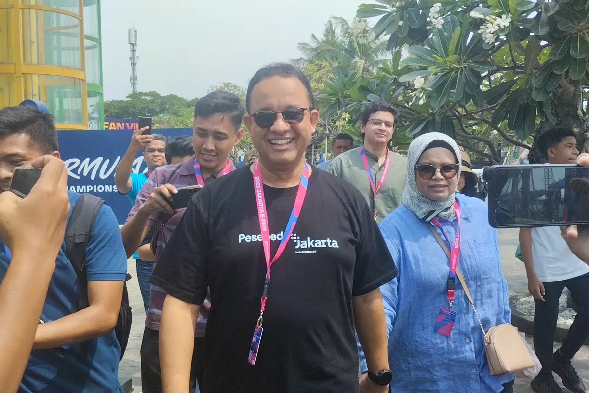 Mantan Gubernur DKI Jakarta Anies Baswedan dan keluarga menyaksikan Formula E