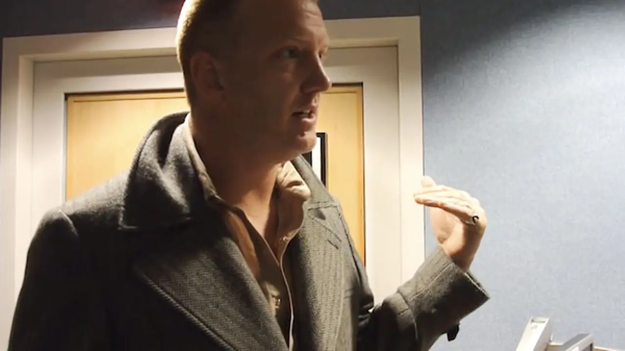 josh-homme-131003b.jpg