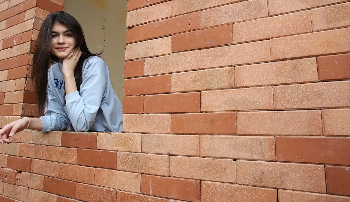 “Biasanya kalau sinetron bernunsa Islami itu ‘kan yang suka orang dewasa atau ibu-ibu. Yang di dalamnya itu menceritakan tentang adzab bagi orang dzolim,” ujarnya disela-sela syuting Agatha Valerie. (Bambang E. Ros/Bintang.com)