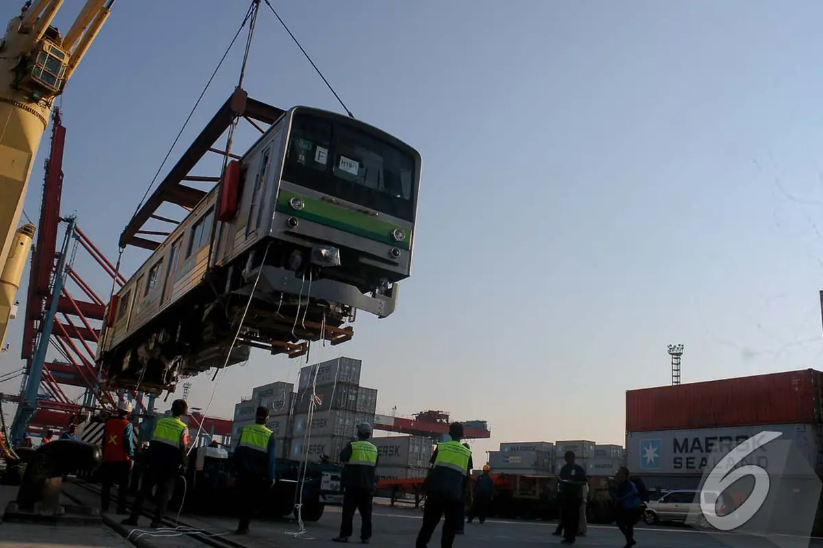 32 KRL Buatan Jepang Tiba Di Tanjung Priok