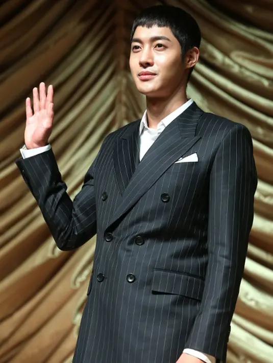 Penyanyi Korea Kim Hyun Joong mengungkapkan bahwa ia pernah melihat UFO ketika berada di Jepang. Hal ini ia sampaikan dalam episode COME TO PLAY yang disiarkan pada tanggal 24 Oktober 2011. (AFP Photo)