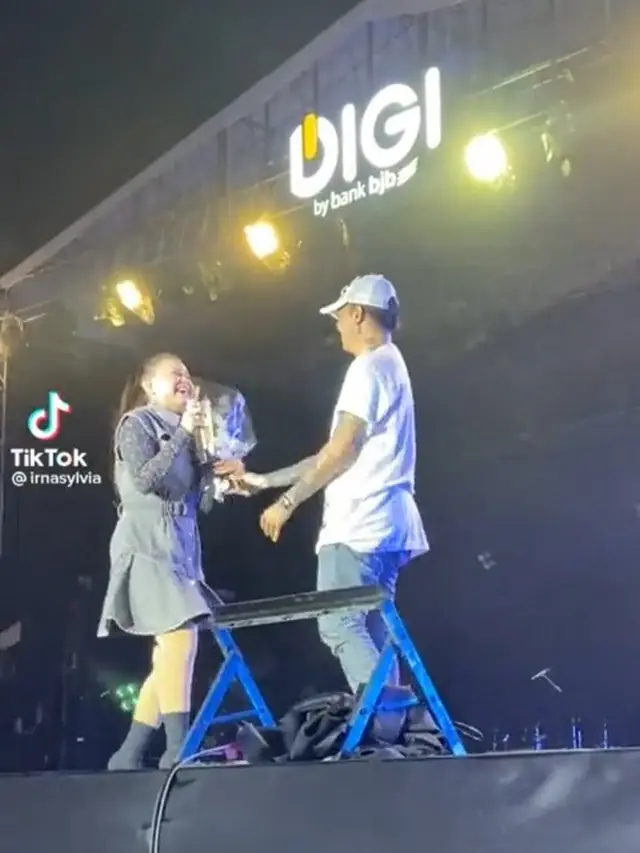 Potret kebersamaan Rossa dan Reza Arap