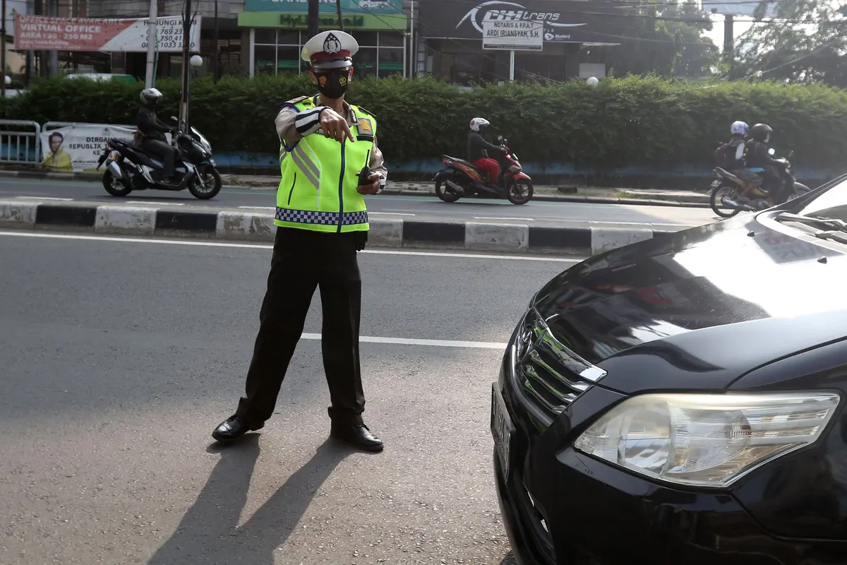 FOTO: PPKM Level 2, Sistem Ganjil Genap di Jakarta Diperluas