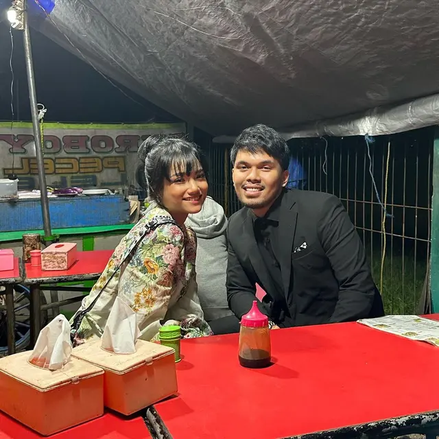 Thoriq Halilintar dan Fuji. (Foto: Dok. Instagram @thariqhalilintar)