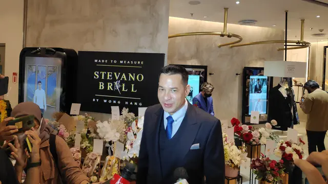 Ari Wibowo saat menghadiri acara grand launching Stevano Brill by Wong Hang
