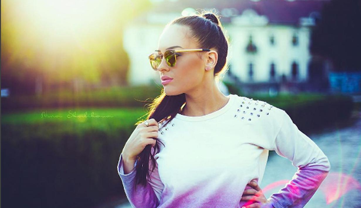 Petra Uberalova adalah petenis putri Slovakia yang mirip dengan aktris Angelina Jolie. (Bola.com/instagram/Petra)