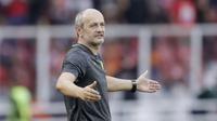 Pelatih Ceres-Negros, Risto Vidakovic, saat melawan Persija Jakarta pada laga Piala AFC 2019 di SUGBK, Jakarta, Selasa (23/4). Persija takluk 2-3 dari Ceres-Negros. (Bola.com/M Iqbal Ichsan)