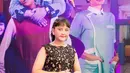 Ciara Brosnan sendiri memang memiliki paras cantik dan memesona. Aktris muda berbakat itu kini sudah berusia 11 tahun. Ia tumbuh menjadi gadis remaja yang memesona. Seperti penampilannya saat menghadiri Premier film Hello Ghost. Ia tampak menawan dengan dress hitam dan sepatu kets putih. (Liputan6.com/IG/@ciara_nadine_brosnan)