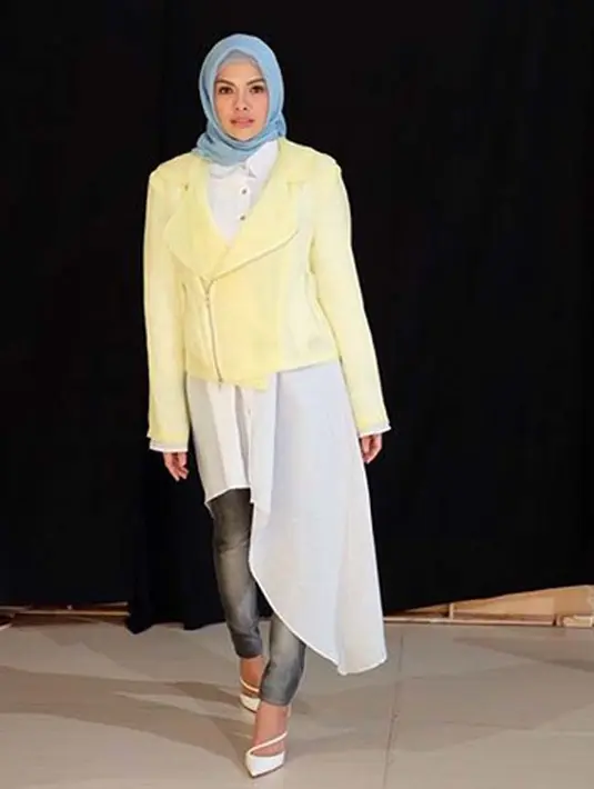 "Iya gua kan kayak ini ya, kayak suka bikin kata-kata gimana, nggak tahu dateng aja sendiri. Nggak ada buat siapa maksudnya karena luka yang udah terlalu banyak dari masa lalu dan apapun itu,” ungkapnya. (Instagram/nikitamirzanimawardi_17)