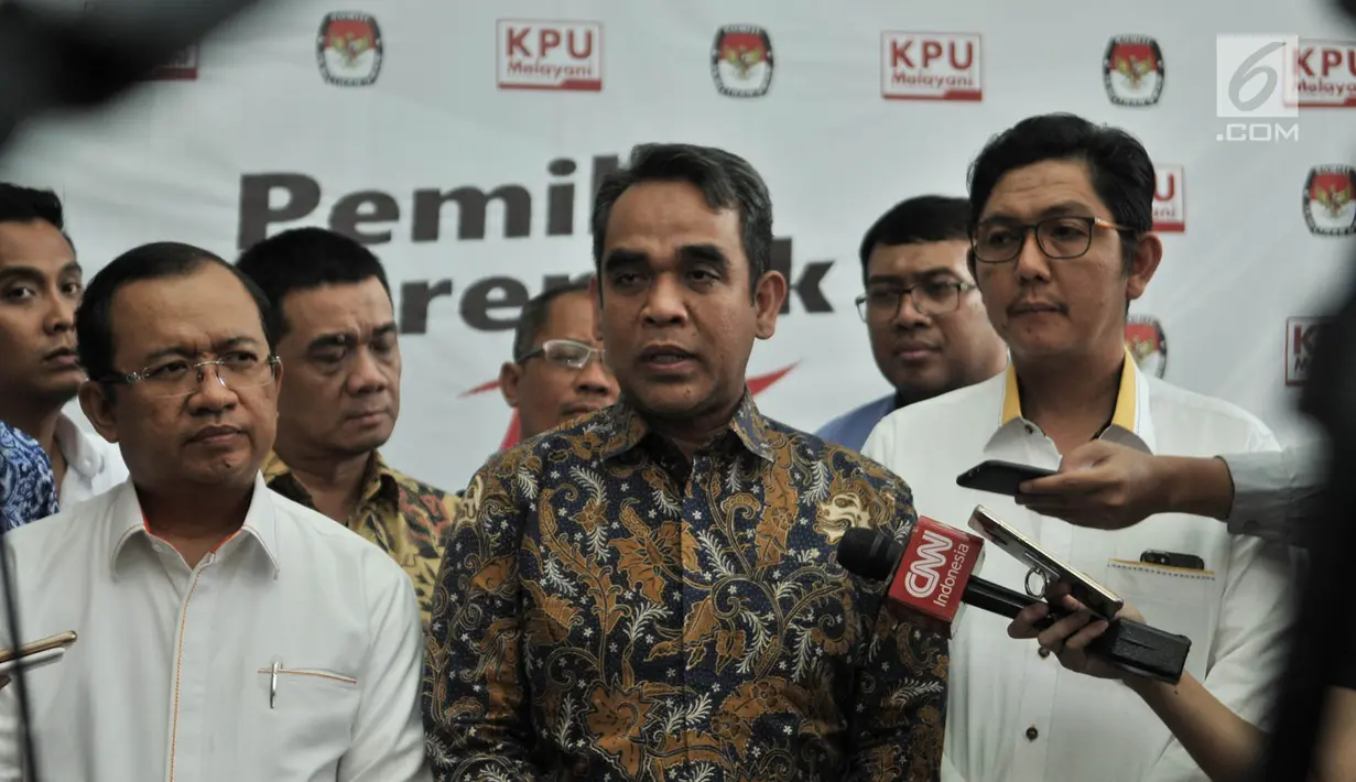 Sekjen Gerindra Ahmad Muzani, Sekjen PKS Mustafa Kamal, Sekjen Partai Berkarya Priyo Budi Santoso dan anggota Tim Pemenangan Prabowo-Sandi  memberi keterangan usai pertemuan  dengan komisioner KPU, Jakarta, Rabu (17/10). (Merdeka.com/Iqbal S Nugroho)