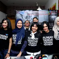 Sejumlah selebriti ikut dalam gerakan sejuta oksing untuk korban asap di pulau Sumatera dan Kalimantan. (Andy Masela/Bintang.com)