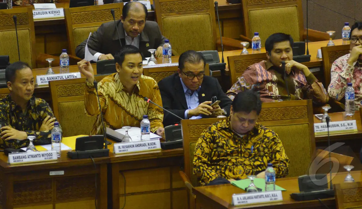 Suasana sidang paripurna pembukaan reses di ruang paripurna gedung DPR, Jakarta, Senin (23/3/2015). Sekitar 255 anggota dewan tak hadir dalam sidang pembukaan reses tersebut. (Liputan6.com/Faisal R Syam)