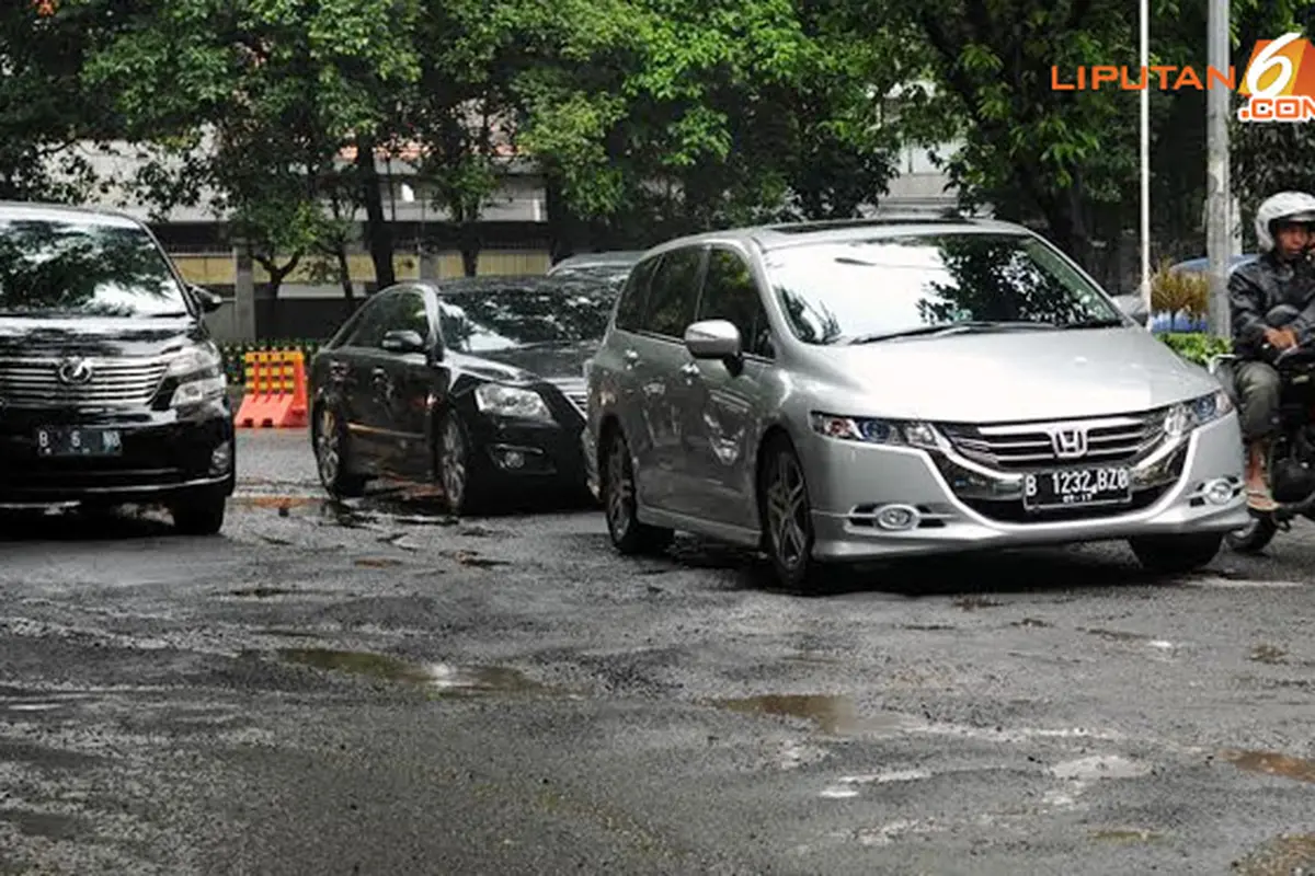 jalan-rusak-140206b.jpg