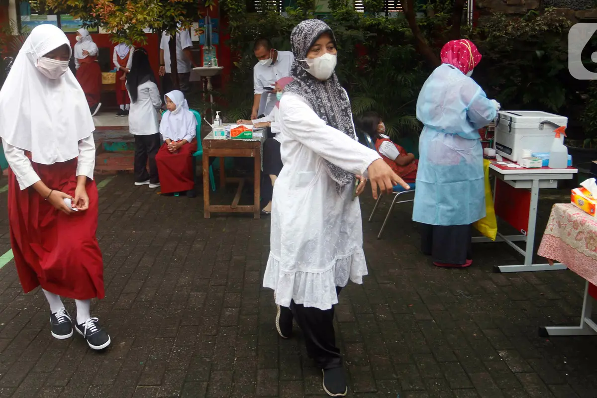 FOTO: Tes Usap Cegah Penyebaran COVID-19 di Sekolah