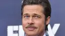 Pitt dan keenam buah hatinya berada di daerah yang berbeda lantaran Jolie memboyong putra-putrinya ke Malibu agar tidak bertemu dengan ayahnya, Brad Pitt. Tak heran jika kehidupan Pitt menjadi sangat merana. (AFP/Bintang.com)