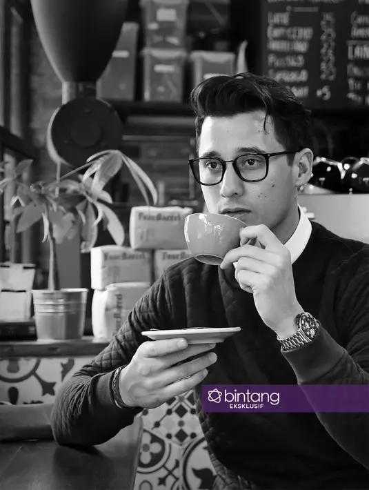 Gejolak jiwa berkutat dalam dirinya ketika membintangi film Wa'alaikumsalam Paris. Film yang menawarkan cerita cinta yang sederhana dan tak bertele-tele. Bahkan, ia merasa nikmat main film tersebut. (Bambang E. Ros/Bintang.com)