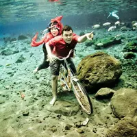 Umbul Ponggok tawarkan sensasi foto bawah laut dengan nuansa berbeda.