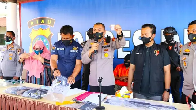 Konferensi pers penembakan di Dumai yang menewaskan pekerja gudang.