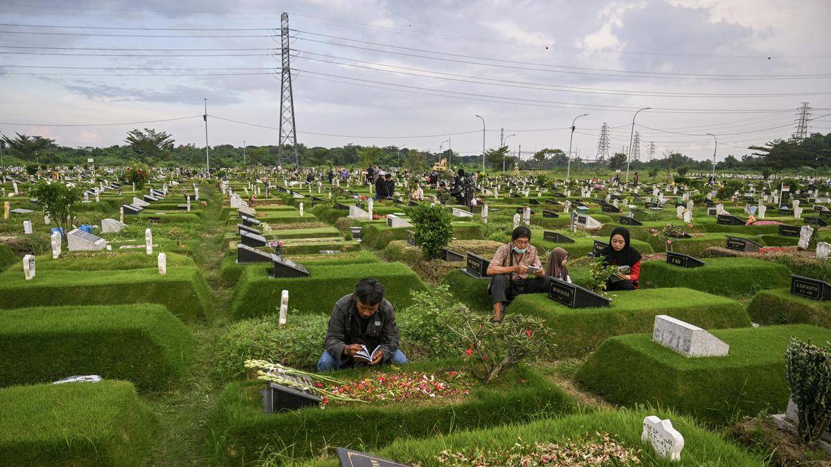 Panduan Lengkap Doa Ziarah Kubur Menjelang Ramadan, Cek di Sini