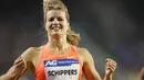 Dafne Schippers merayakan keberhasillanya menjuarai ajang lari 200m di Brussel, Belgia. (EPA/Olivier Hoslet)