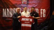 Jordy Wehrmann resmi memperpanjang kontraknya bersama Madura United pada Senin (26/5/2025). (dok. Madura United)