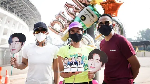 Dian Sastrowardoyo mendapakatkan kejutan ulang tahun (Instagram/@therealdisastr)